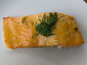 Plankenlachs mit Honig-Senf Marinade
